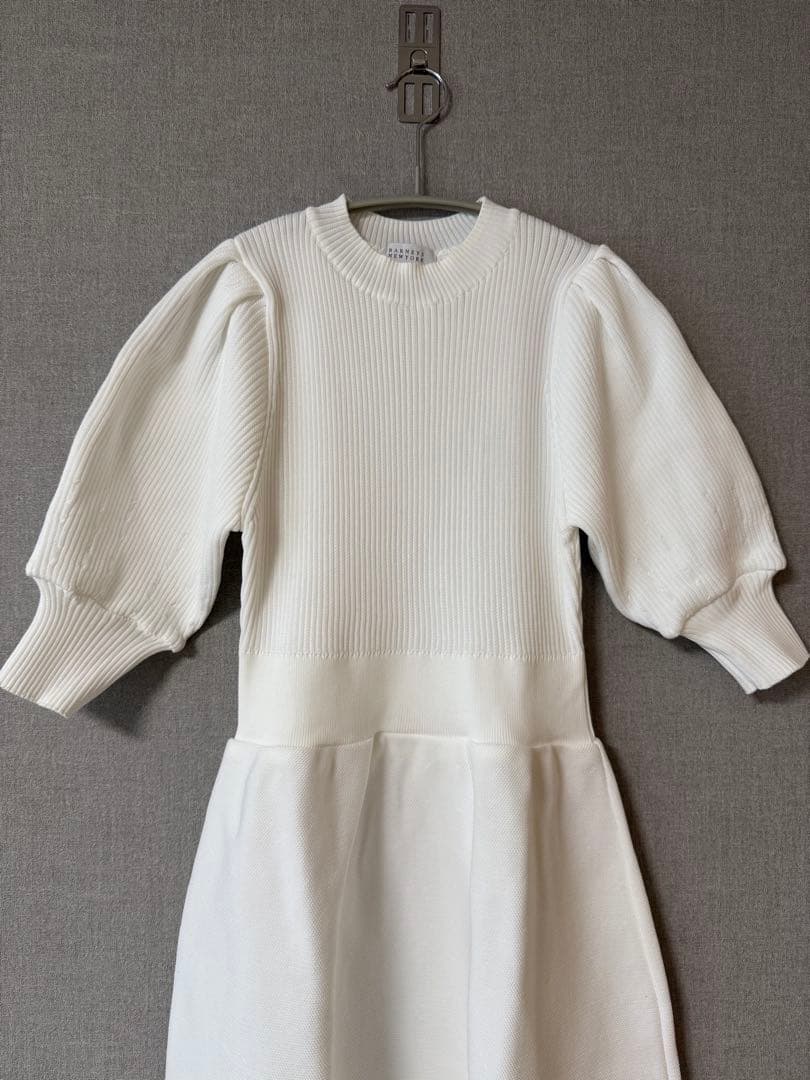 未使用美品【BARNEYS NEW YORK】ニットワンピース　ホワイト