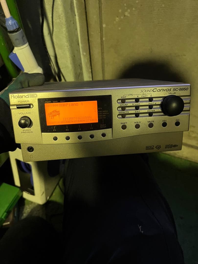 中古品　Roland SC-8850 音源モジュール　ローランド