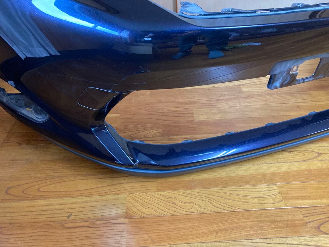 トヨタ　ハリアー　AVU65フロントバンパー