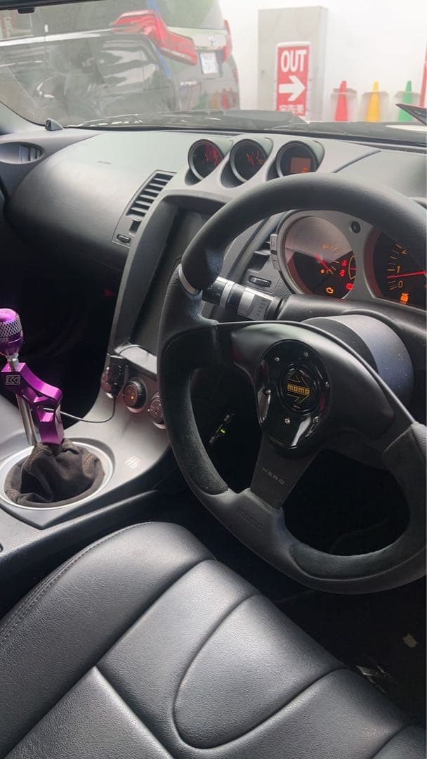 momo ステアリング NERO