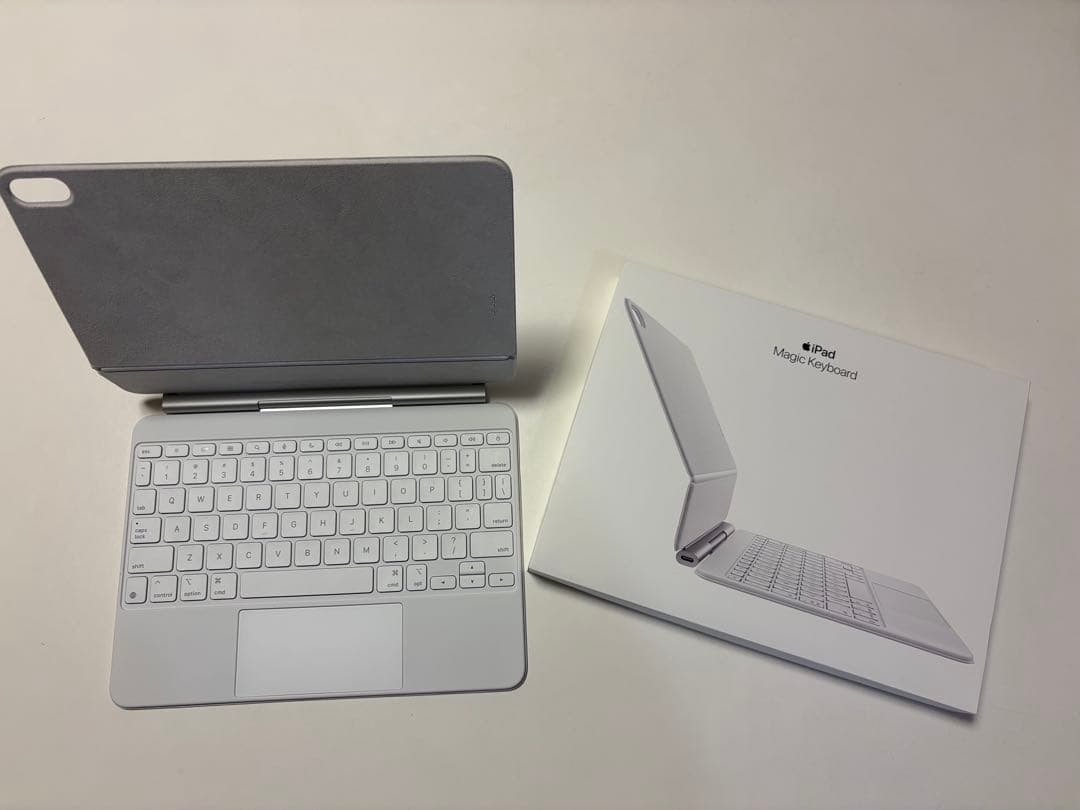 11インチiPad Air Apple Magic Keyboard (US）白