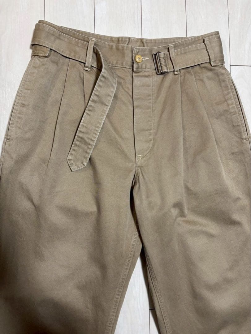 【専用】COMOLI ベルト付ワイドチノパンBELTED CHINO PANTS