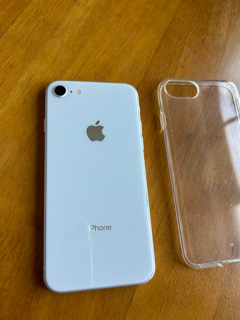 iPhone 8 本体　64GB