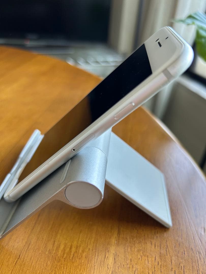 iPhone 8 本体　64GB