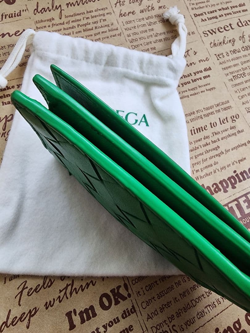 とても綺麗　現行品　ボッテガヴェネタ　編み込み　名刺入れ　カードケース 緑