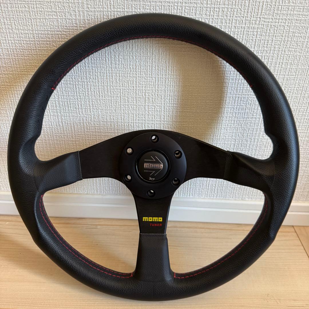 MOMO チューナー ブラック 33パイ ハンドル レッドステッチ