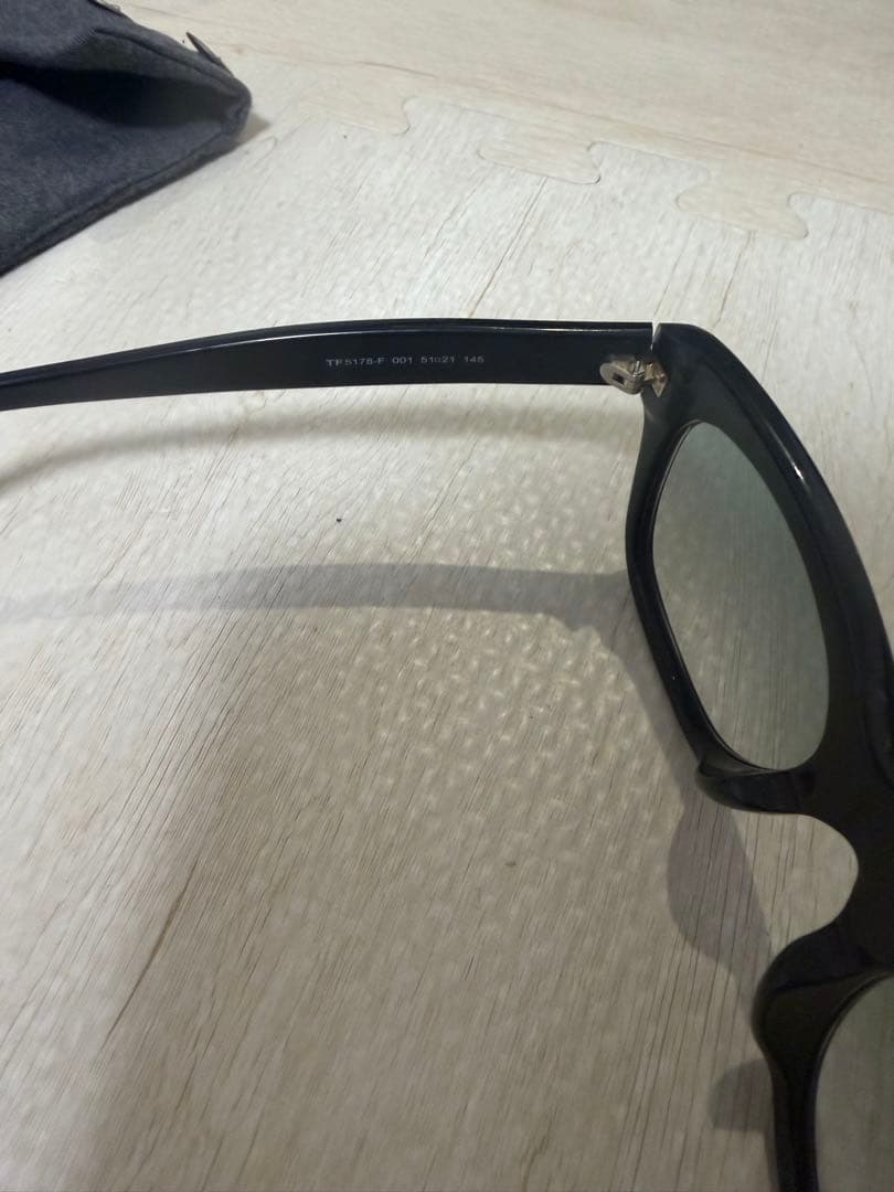 Tom Ford ブラック サングラス