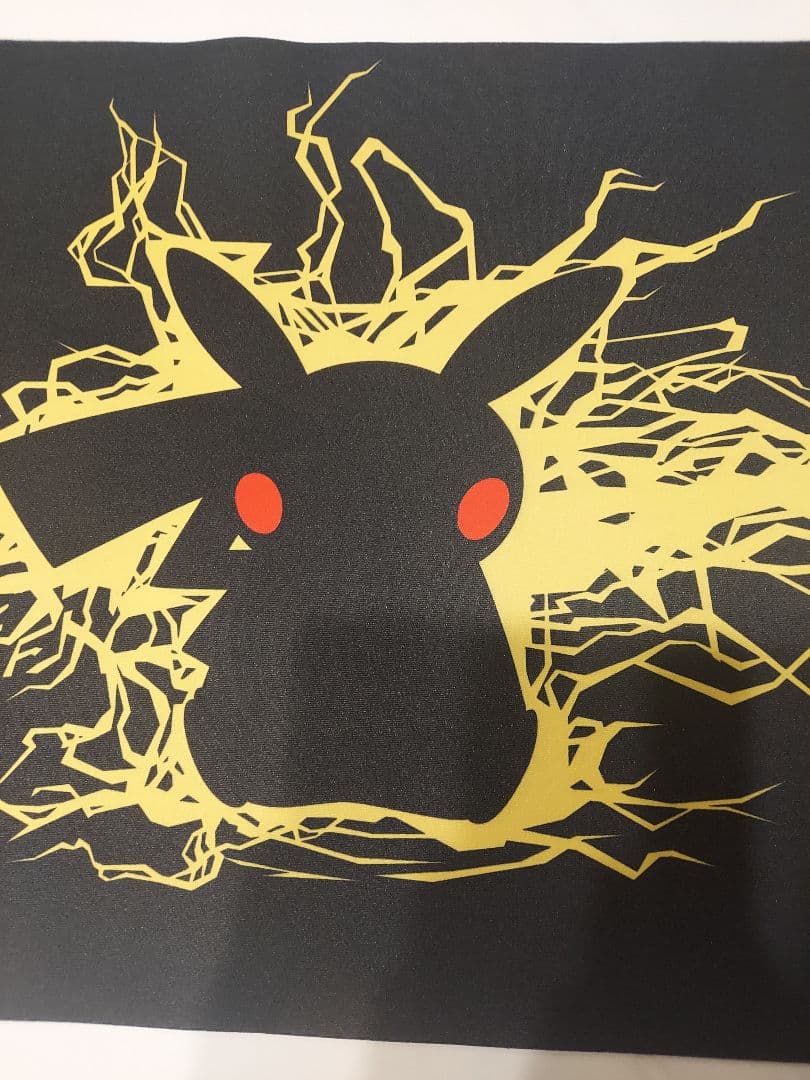 超貴重！海外ポケモンセンター限定 電撃ピカチュウ プレイマット