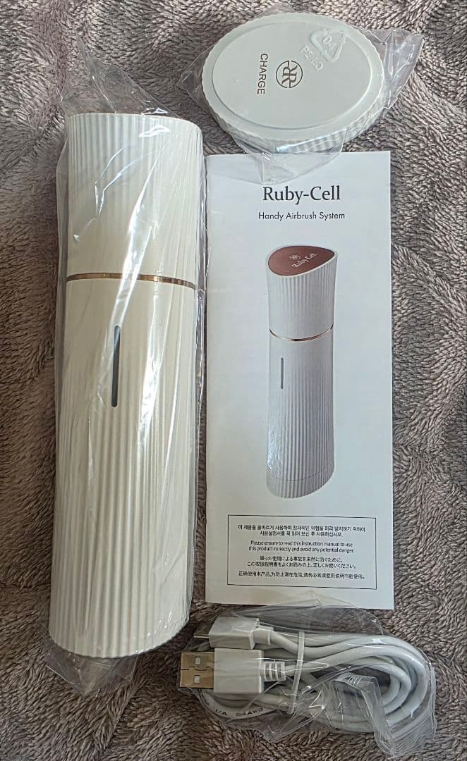 【新品未使用】Ruby Ceelハンディブラシ　ホワイト