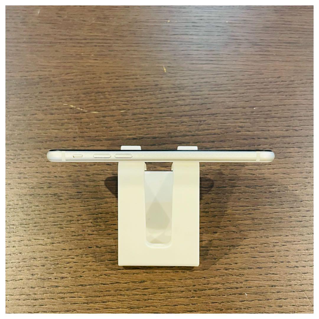 【美品】iPhoneSE3 本体 ホワイト 64GB SIMフリー 本体