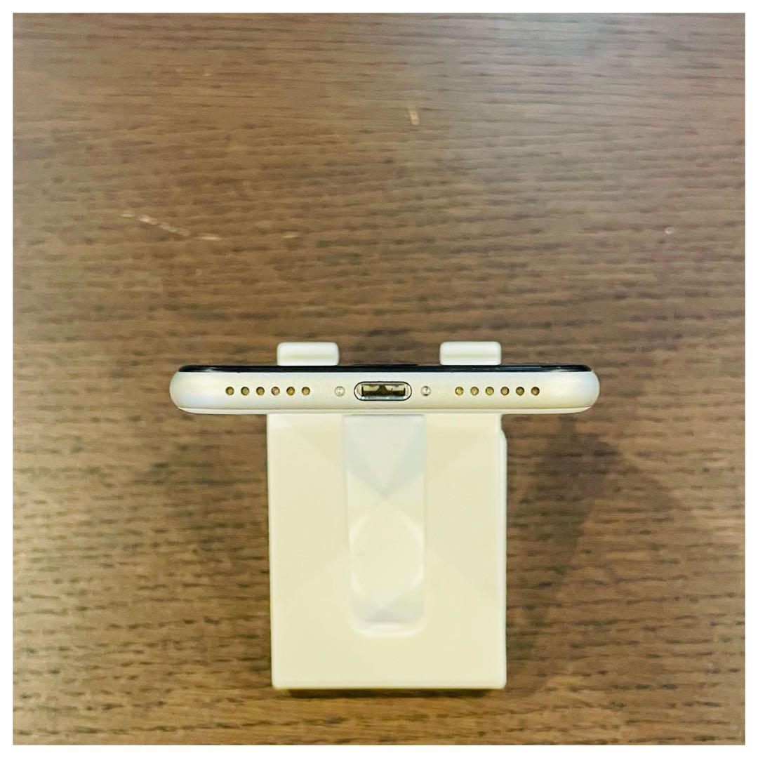 【美品】iPhoneSE3 本体 ホワイト 64GB SIMフリー 本体