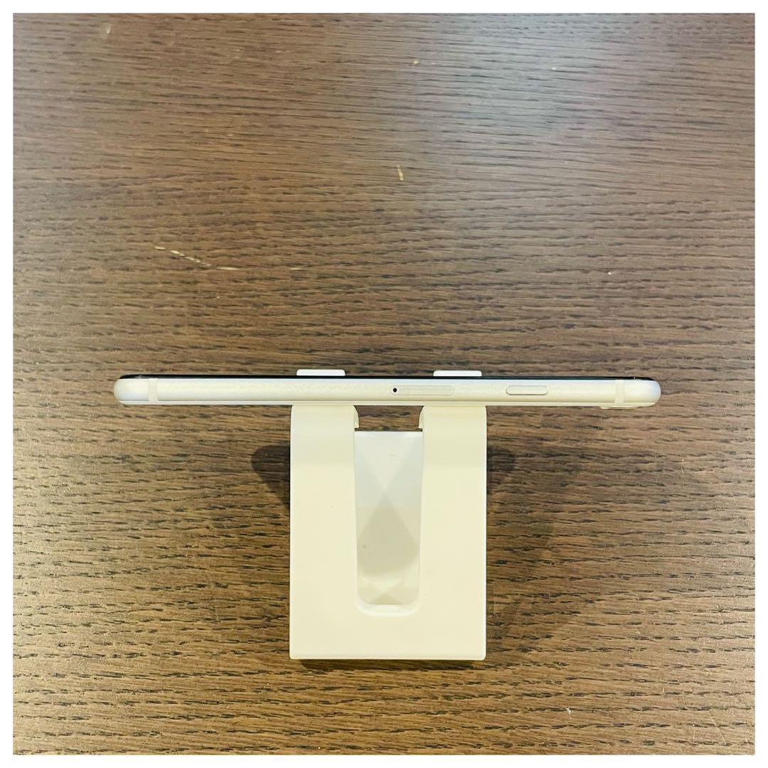 【美品】iPhoneSE3 本体 ホワイト 64GB SIMフリー 本体