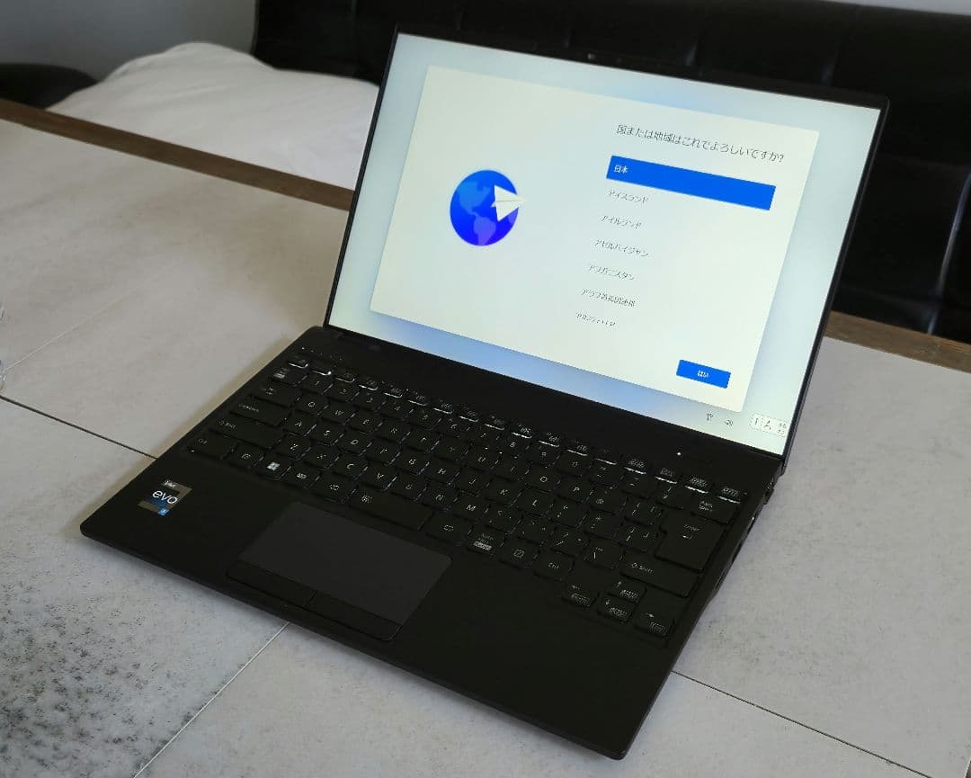 富士通 14インチ FMV-Zero LIFEBOOK-UH 超軽量888g