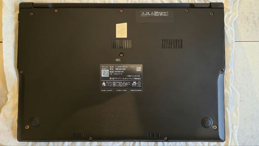 富士通 14インチ FMV-Zero LIFEBOOK-UH 超軽量888g