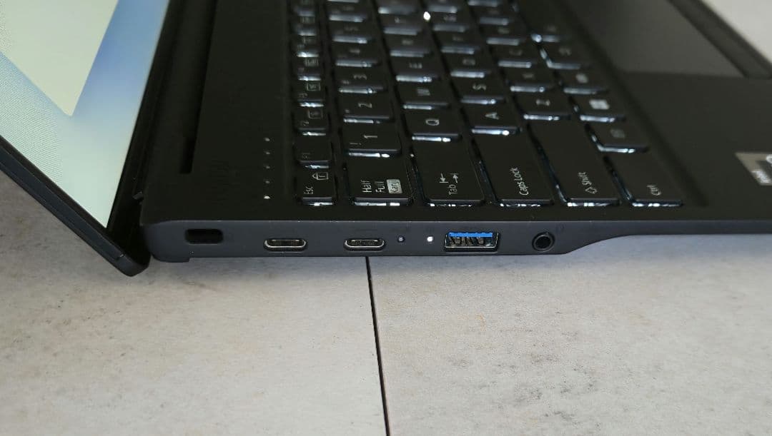 富士通 14インチ FMV-Zero LIFEBOOK-UH 超軽量888g