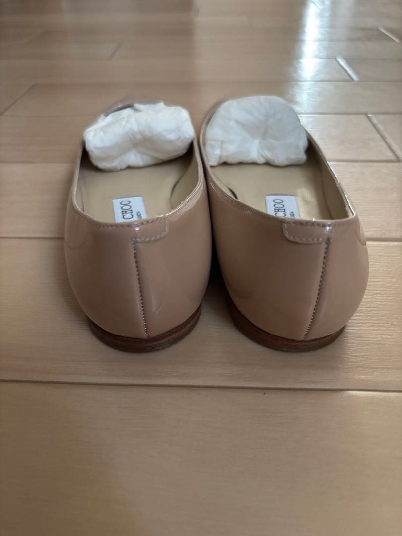【美品】Jimmy Chooベージュ パテントレザー　フラットシューズ　24cm