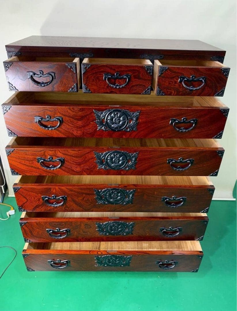 岩谷堂箪笥 定55万 欅材 拭漆塗り 南部鉄器金具 牡丹紋様 引き出し タンス