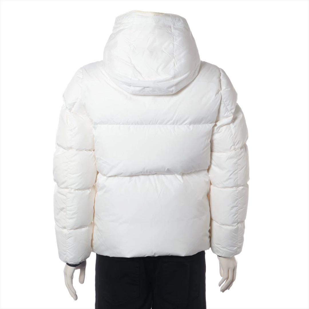 専用となります。MONCLER ホワイト ダウンジャケット　メンズ　白