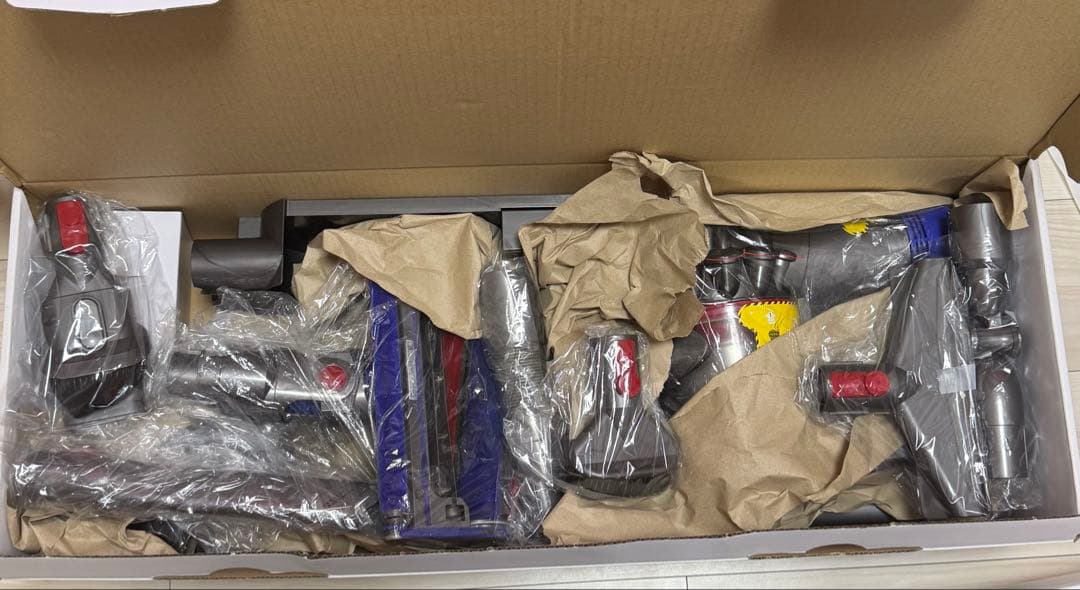 Dyson V8 Fluffy＋ コードレス スティッククリーナー ダイソン