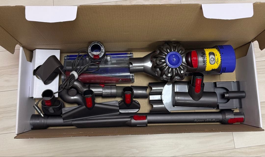 Dyson V8 Fluffy＋ コードレス スティッククリーナー ダイソン