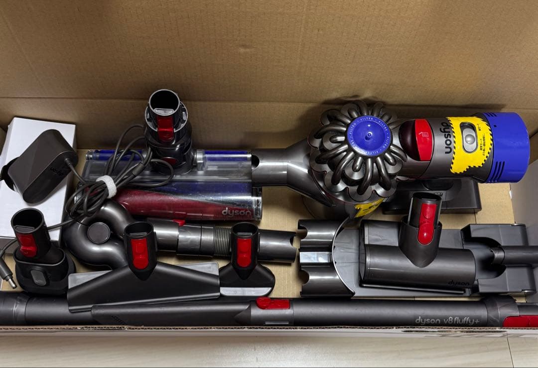 Dyson V8 Fluffy＋ コードレス スティッククリーナー ダイソン