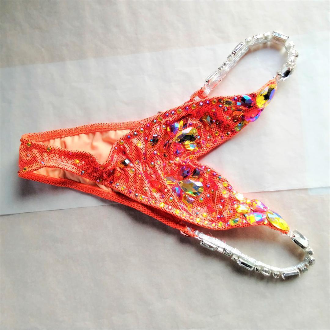 美品　1度着用　コンテストビキニ　新品ビキニケースとブレスレット2個付き　FWJ