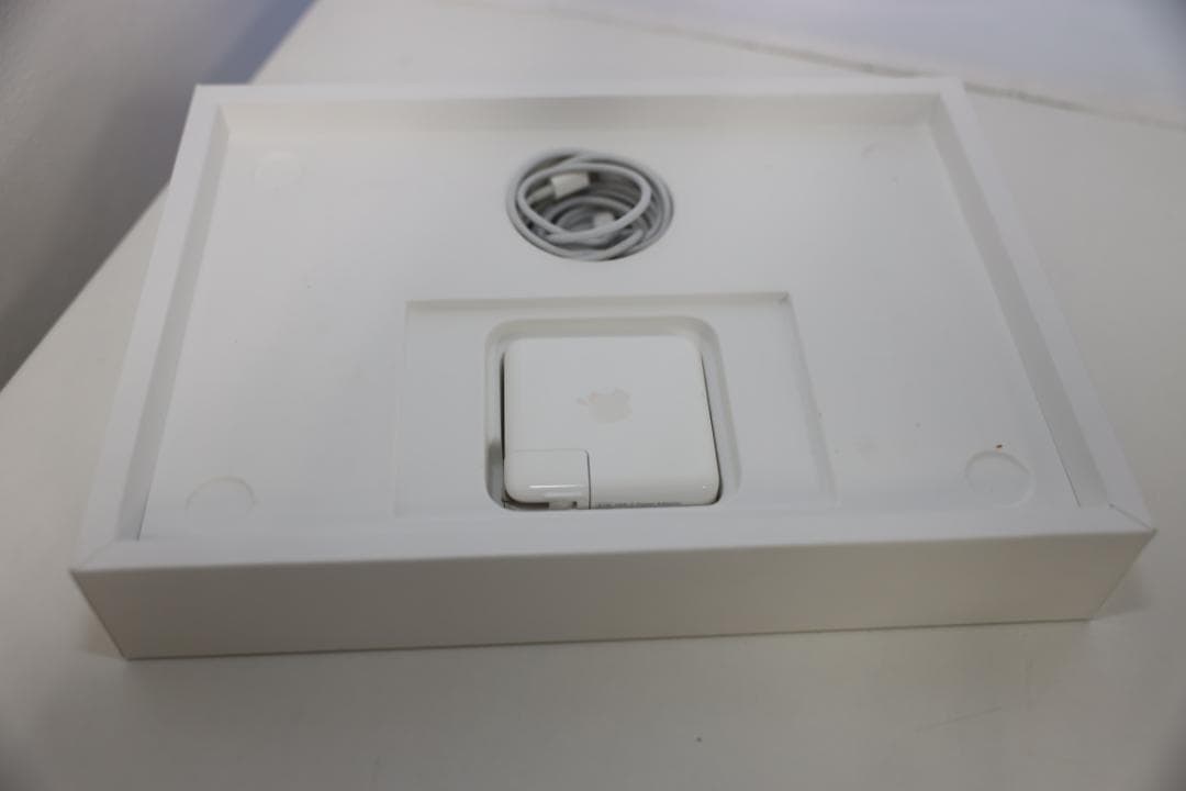 バッテリー100% MacBook Pro 13㌅ M1 2020 8/256G
