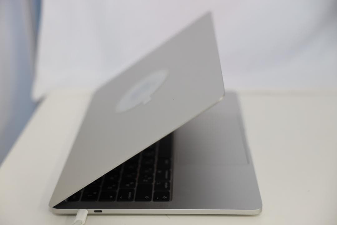 バッテリー100% MacBook Pro 13㌅ M1 2020 8/256G