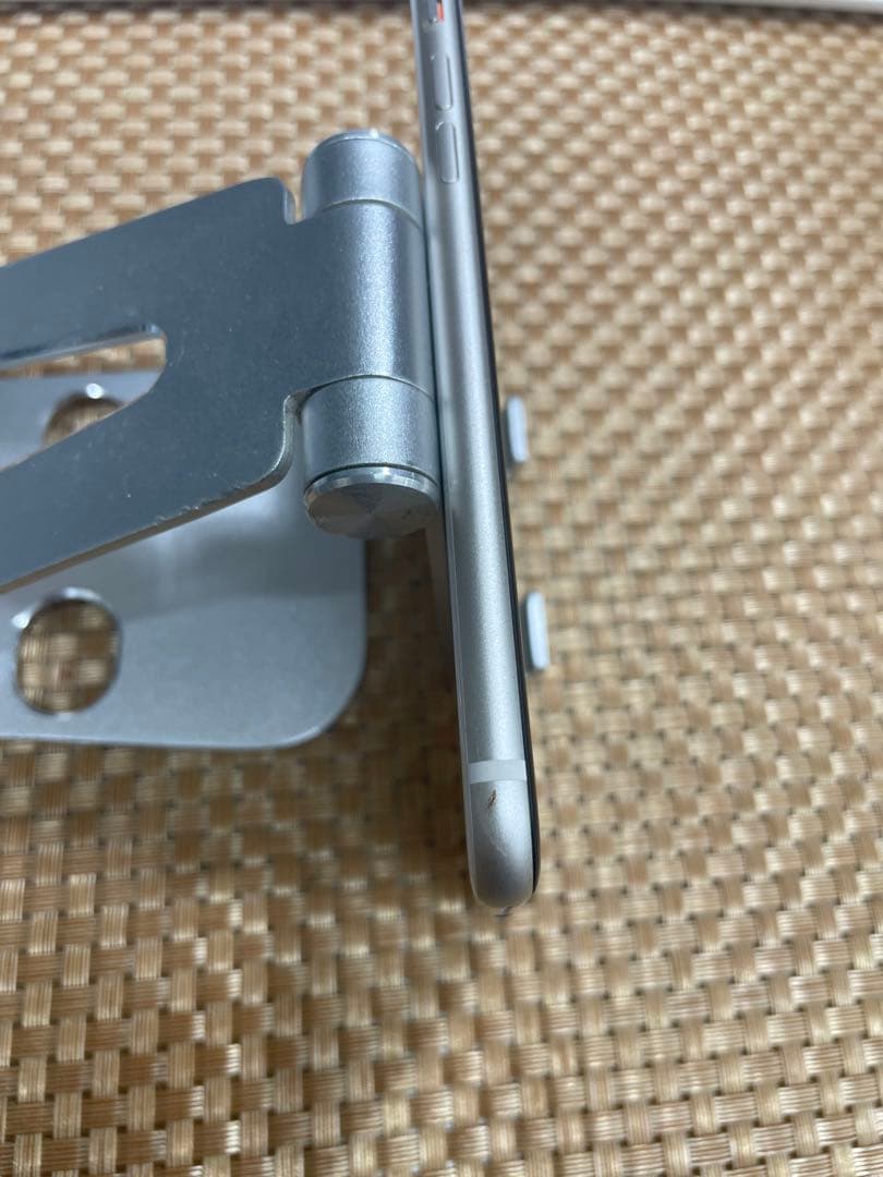 iPhone SE 第3世代 64 GB スターライトSIMフリー【4201】