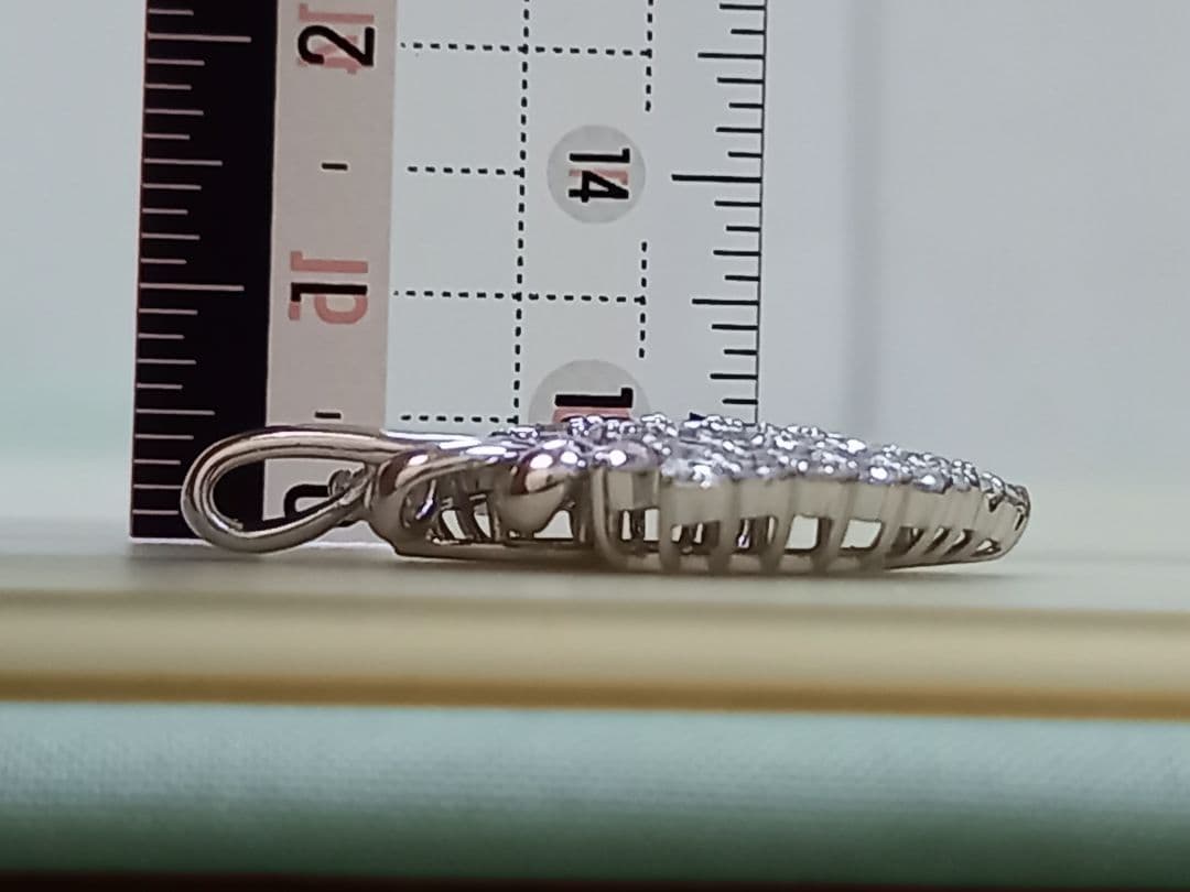 ペンダント　Pt900　ダイヤ　2.02カラット　チャーム