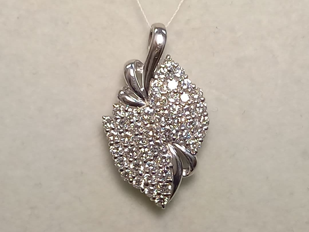 ペンダント　Pt900　ダイヤ　2.02カラット　チャーム