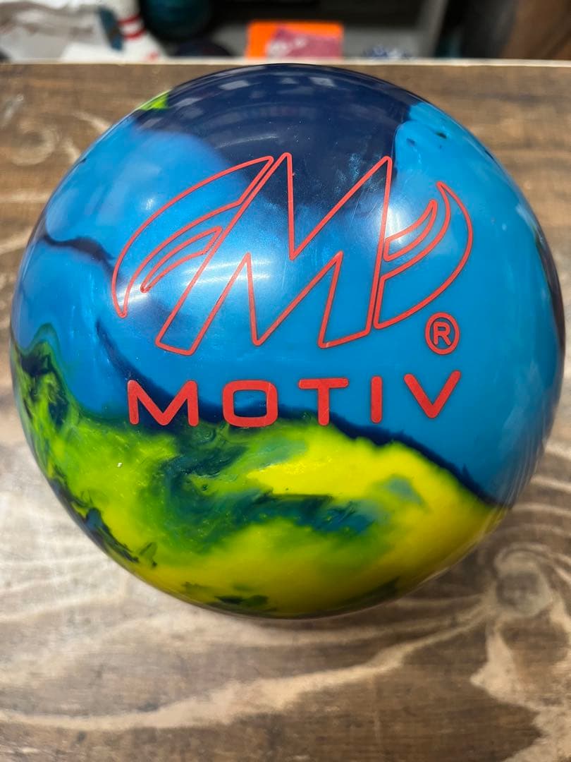 【美品】MOTIV ASCEND 15ポンド ボウリングボール アセンド