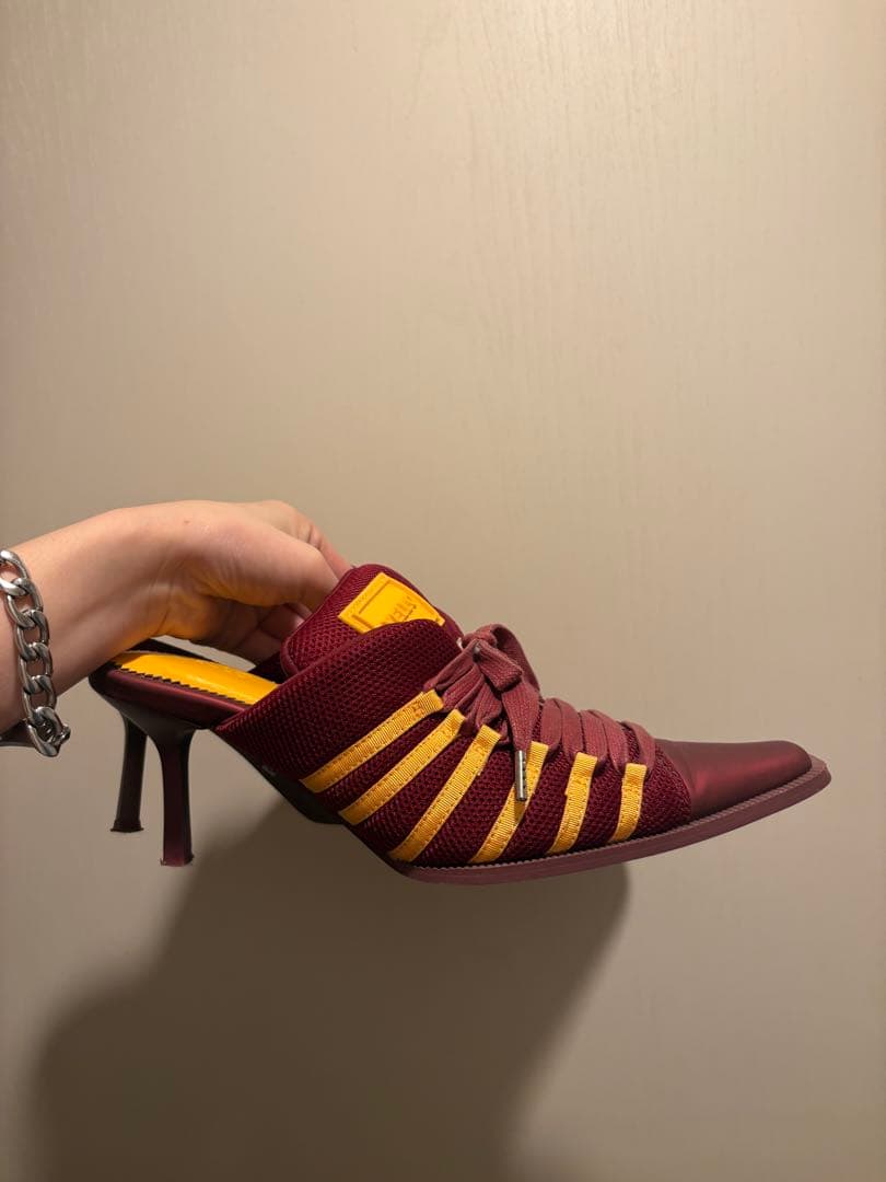 YELLO DAM SNEAKER MULES バーガンディ/イエロー