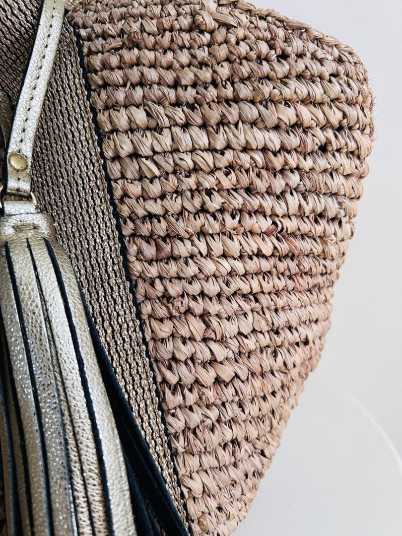 VIOLAD'ORO ゴールド　かごバッグ タッセル付き ヴィオラドーロ