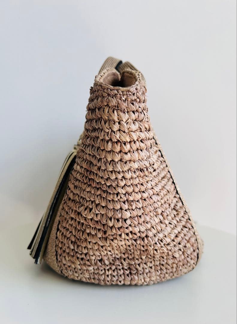 VIOLAD'ORO ゴールド　かごバッグ タッセル付き ヴィオラドーロ