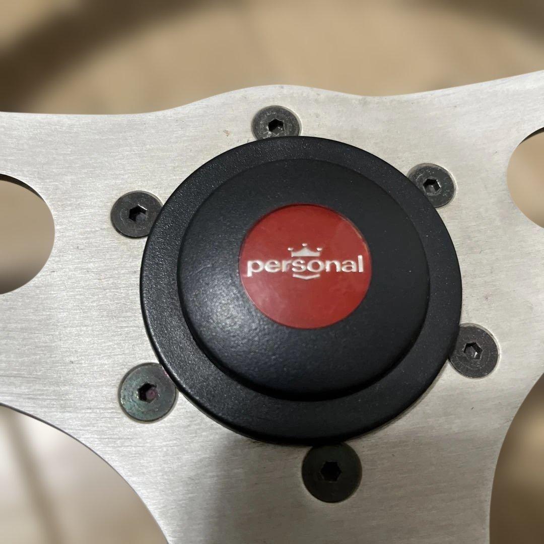 ウッドとアルミニウムのステアリングホイール