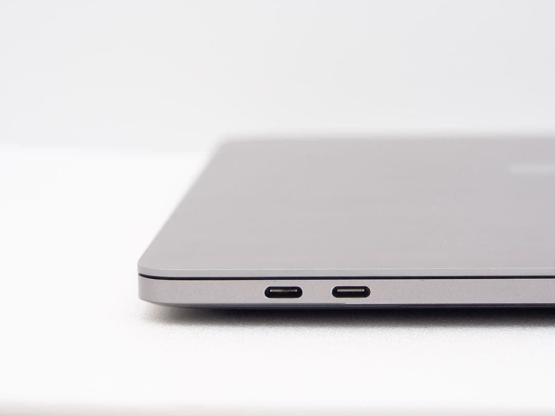 MacBook Pro 2019 15インチ i9 / 32GB / 1TB