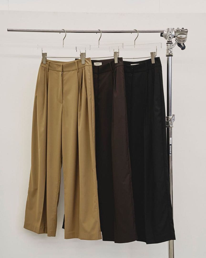 パンツ TODAYFUL Lightweight Tuck Trousers