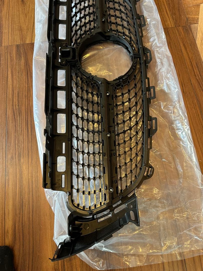 ベンツ Eクラス用　社外品　ダイヤモンドグリル