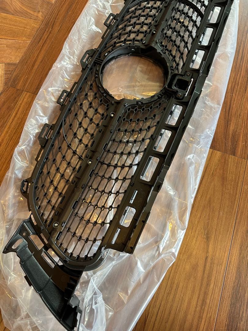 ベンツ Eクラス用　社外品　ダイヤモンドグリル