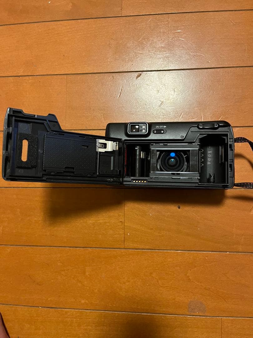 【フィルムカメラ】ニコン Nikon TW ZOOM 35-70 (フィルム付)