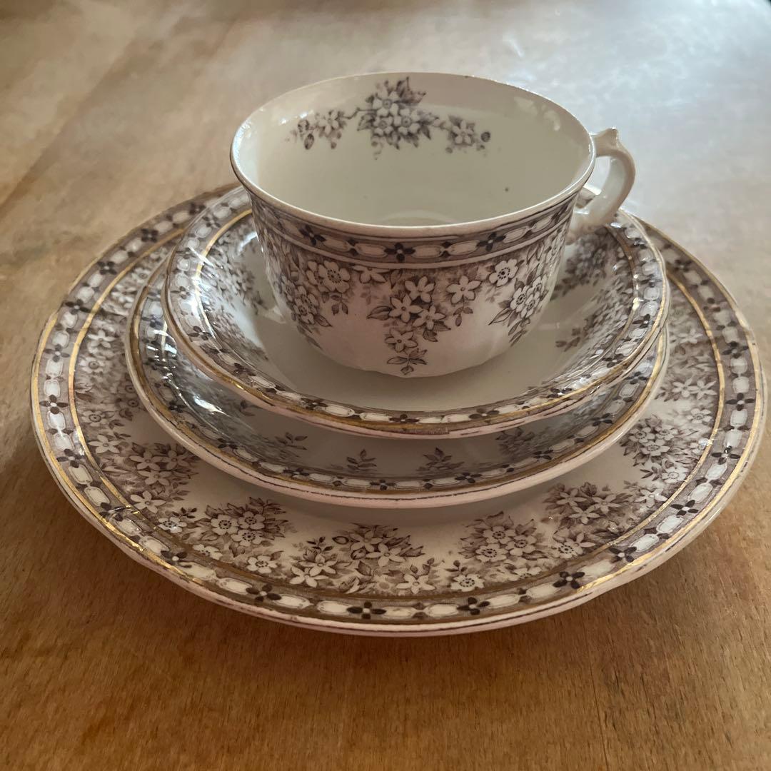 アンティーク　お花模様　カップ&ソーサー、ボウル、プレート4点セット