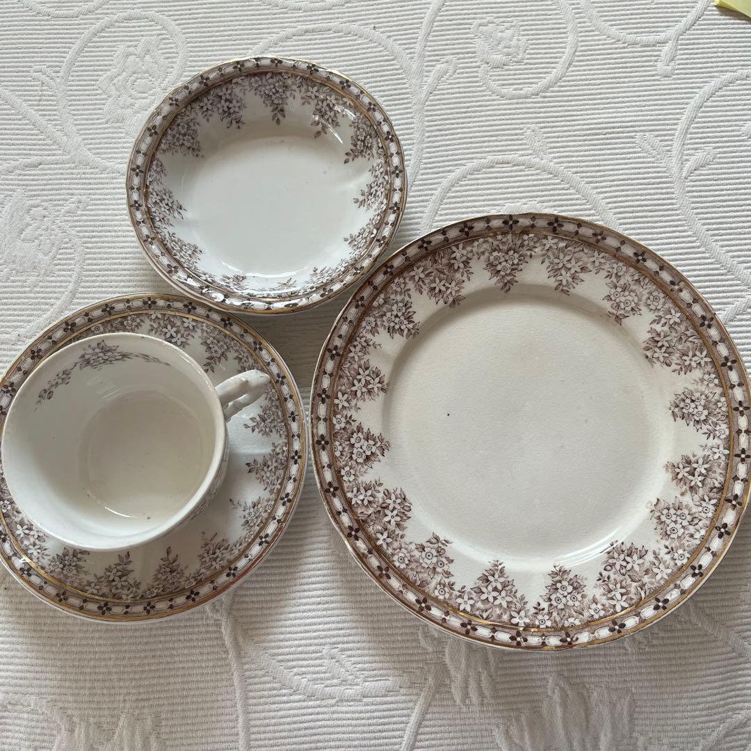 アンティーク　お花模様　カップ&ソーサー、ボウル、プレート4点セット