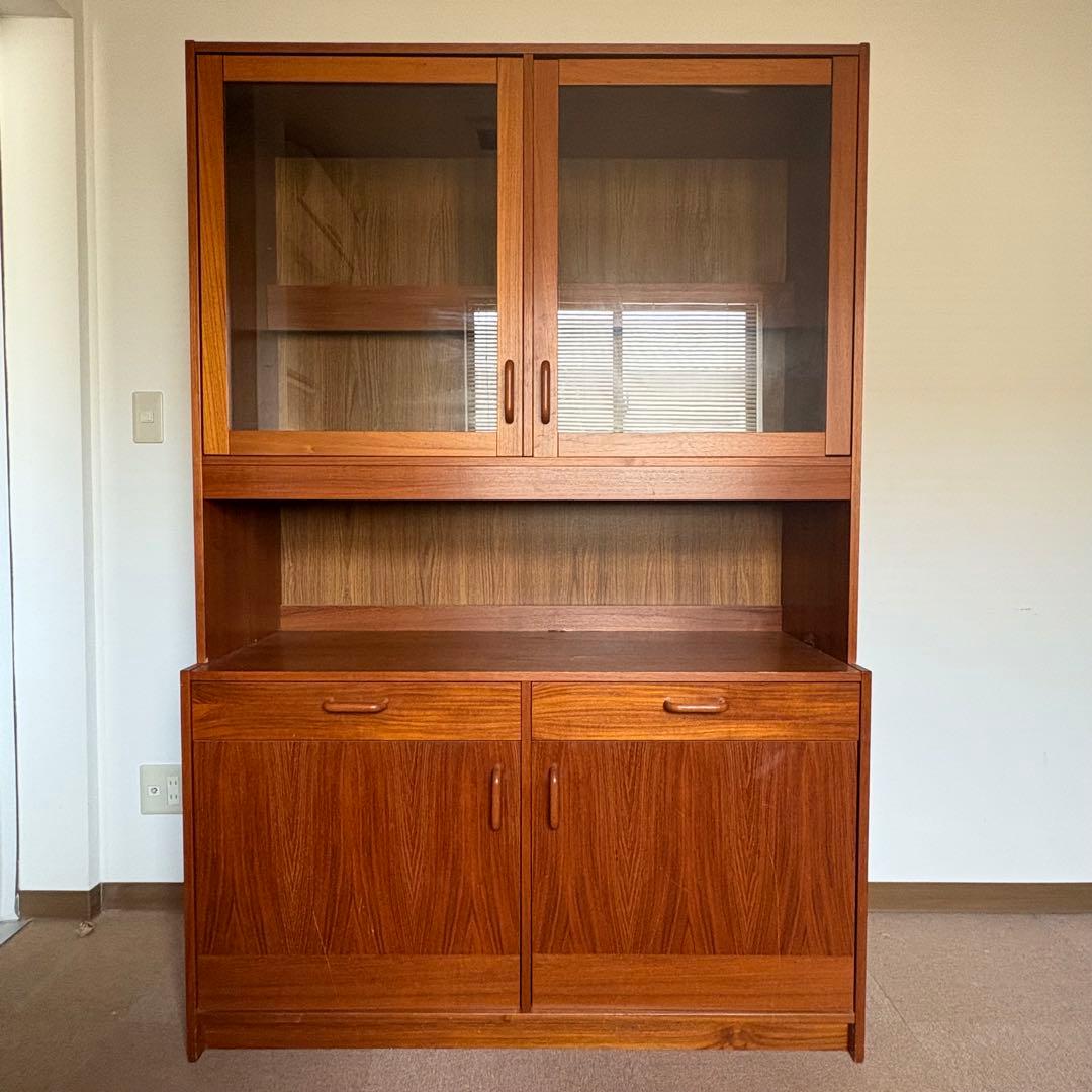 80年代デンマーク製：食器棚※ガラス棚板4枚別口配送(別売)