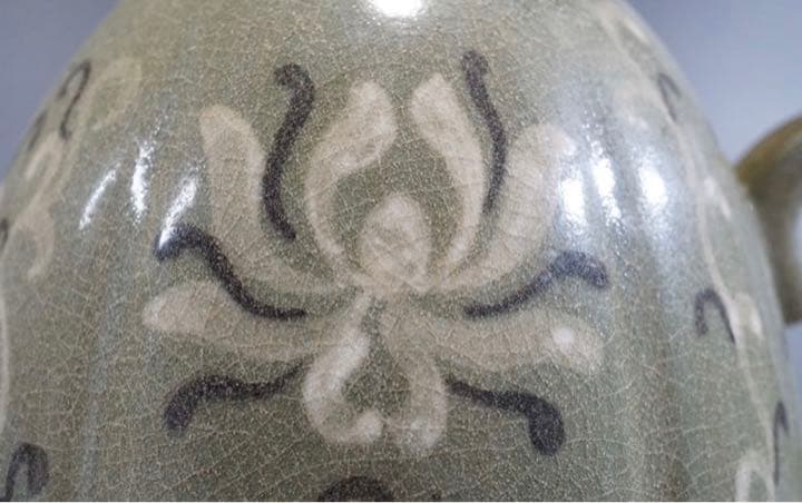 高麗12世紀盛期　高麗青磁白堆花文水注　　漆箱付　青磁草花文水次　朝鮮古陶磁