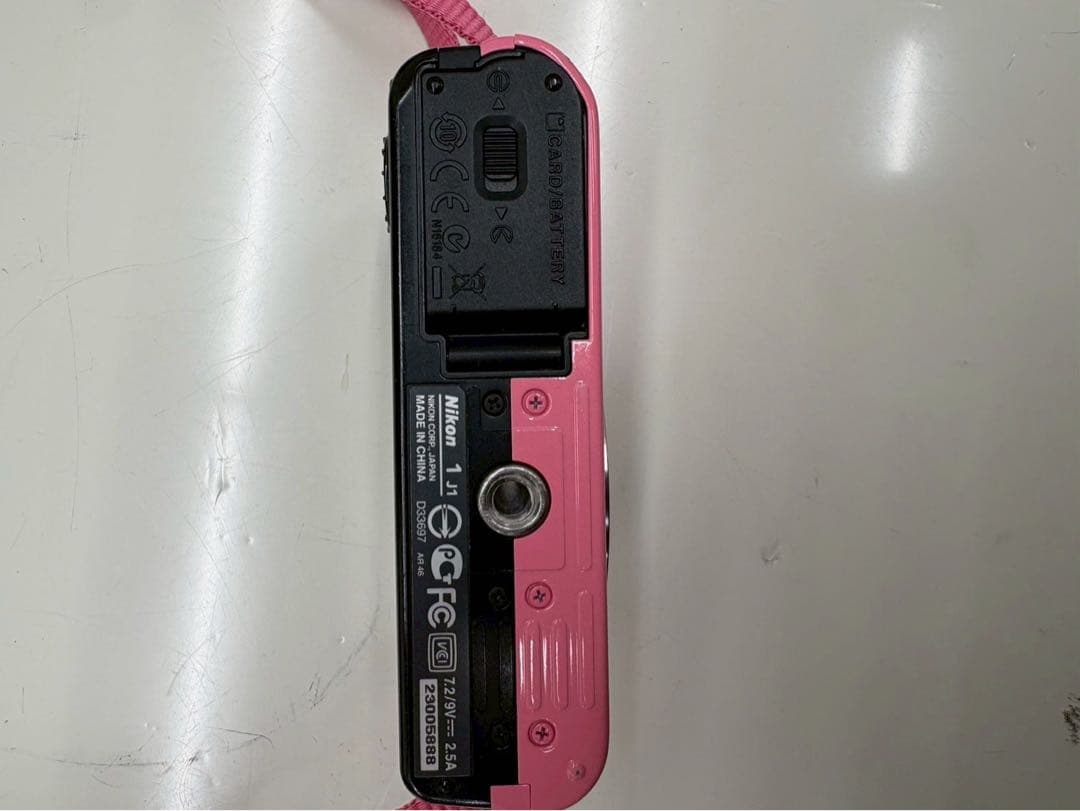 ニコン Nikon 1 J1 ピンク レンズ　10-30mm F3.5-5.6