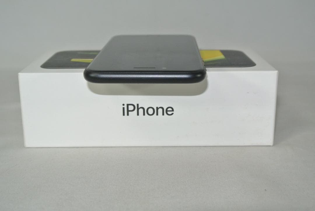 Apple iPhone SE 第2世代 256GB MXVT2J/A