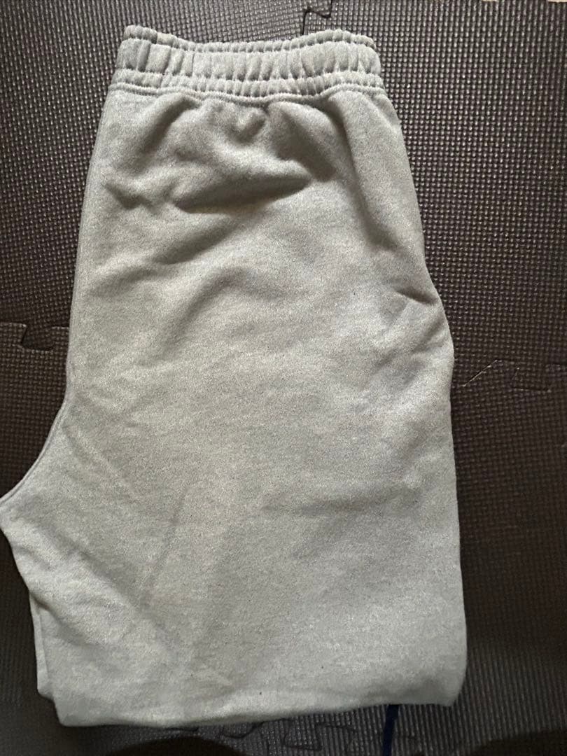 EGOZARU トレーナーとパンツのセットアップ