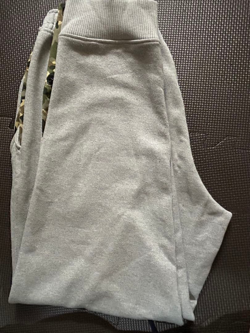 EGOZARU トレーナーとパンツのセットアップ