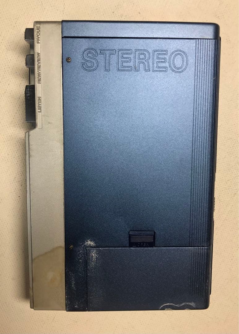 ジャンク品(通電)TPS-L2 ソニー初代カセットウォークマンJ